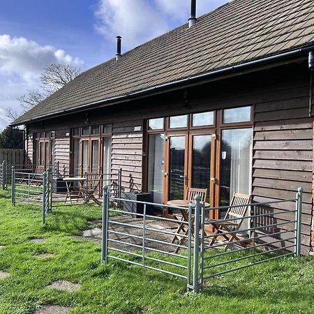 Poachers Hut - Captivating 1-Bed Cottage Shorwell Extérieur photo