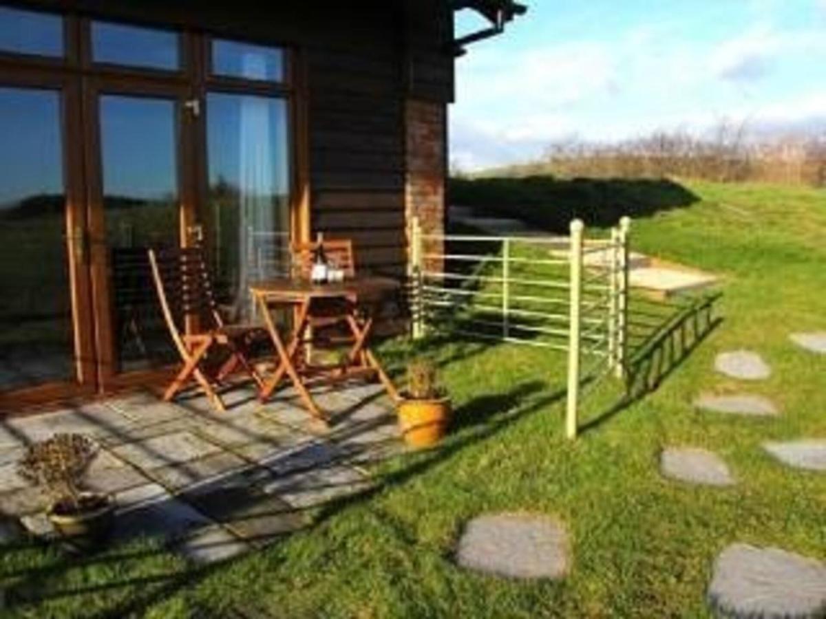 Poachers Hut - Captivating 1-Bed Cottage Shorwell Extérieur photo