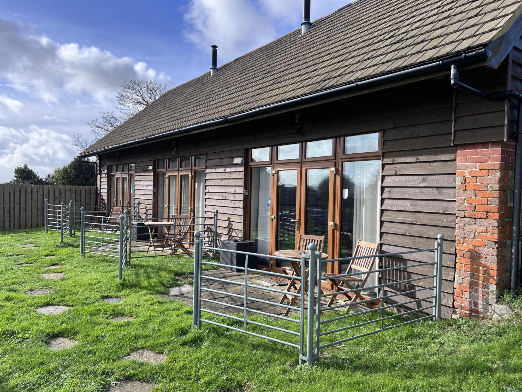 Poachers Hut - Captivating 1-Bed Cottage Shorwell Extérieur photo
